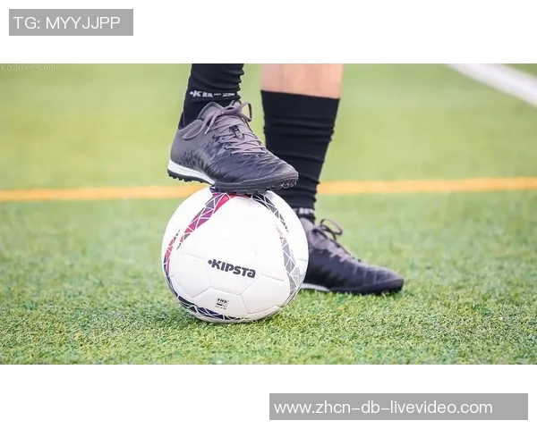 适合各种场地的足球鞋推荐让你在比赛中尽显风采 适合各种场地的足球鞋推荐让你在比赛中尽显风采